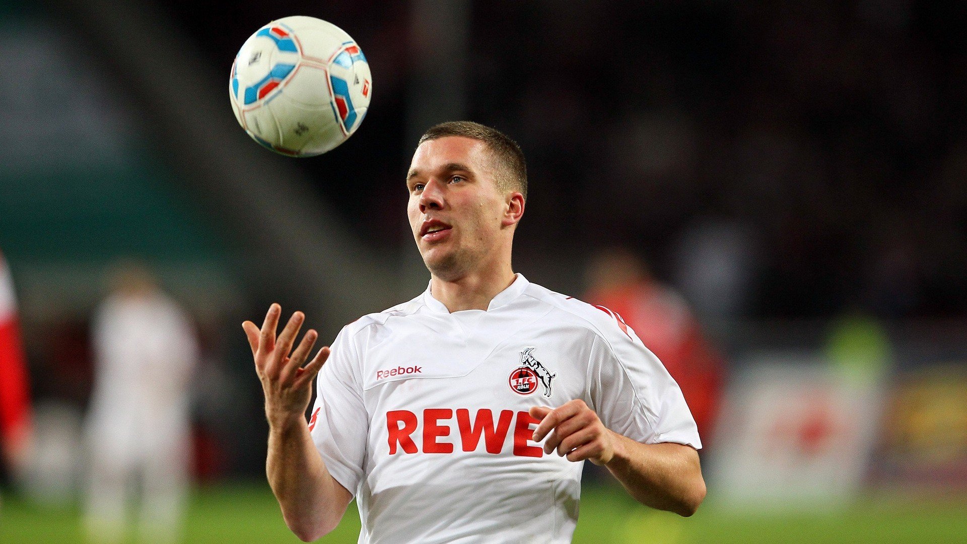 球员们在足球比赛中如何展现出团队合作的重要性?,足球团队合作的例子