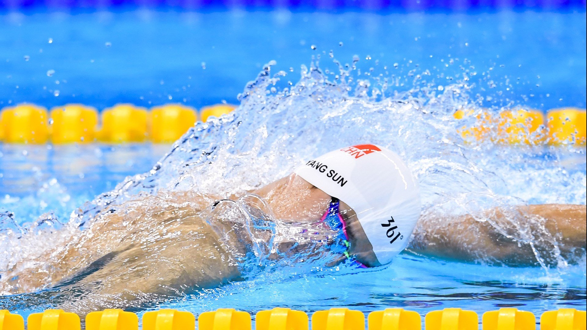 蝶泳节奏流畅韩国稳步晋级，韩国蝶泳教学